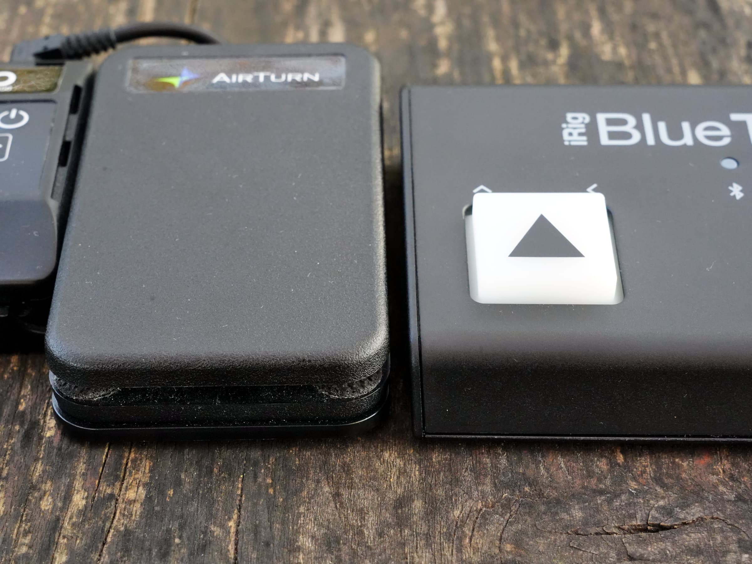 iRig BlueTurn vs AirTurn BT Duo 500 - Cambiadores de páginas Bluetooth para tabletas y móviles