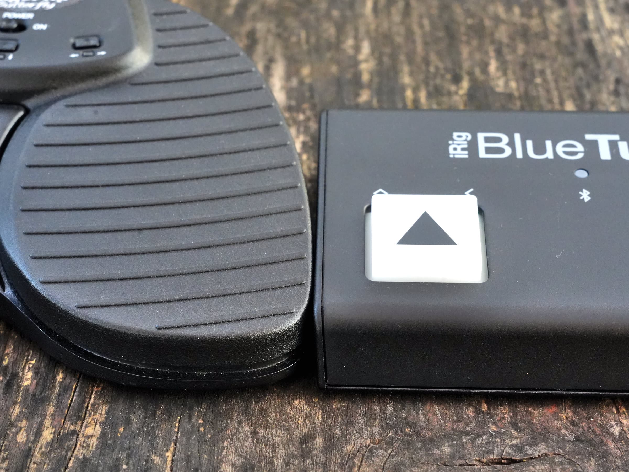 iRig BlueTurn vs PageFlip Butterfly - Controladores para pasar páginas con el pie