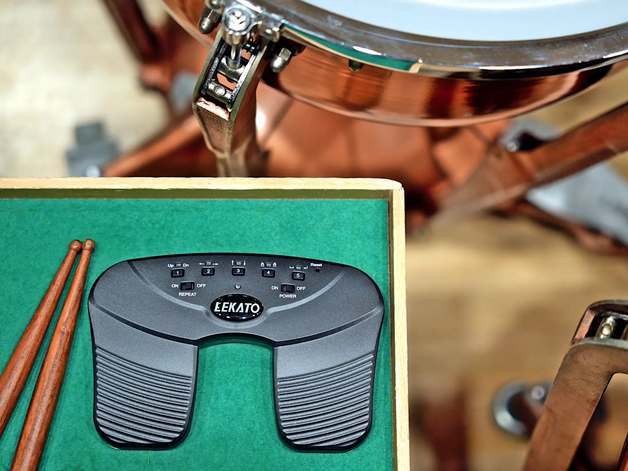 Volteador inalámbrico Lekato WT-1 – Pasapáginas (interruptor de pie) para tableta / iPad, iPhone / teléfono móvil y teleprompter