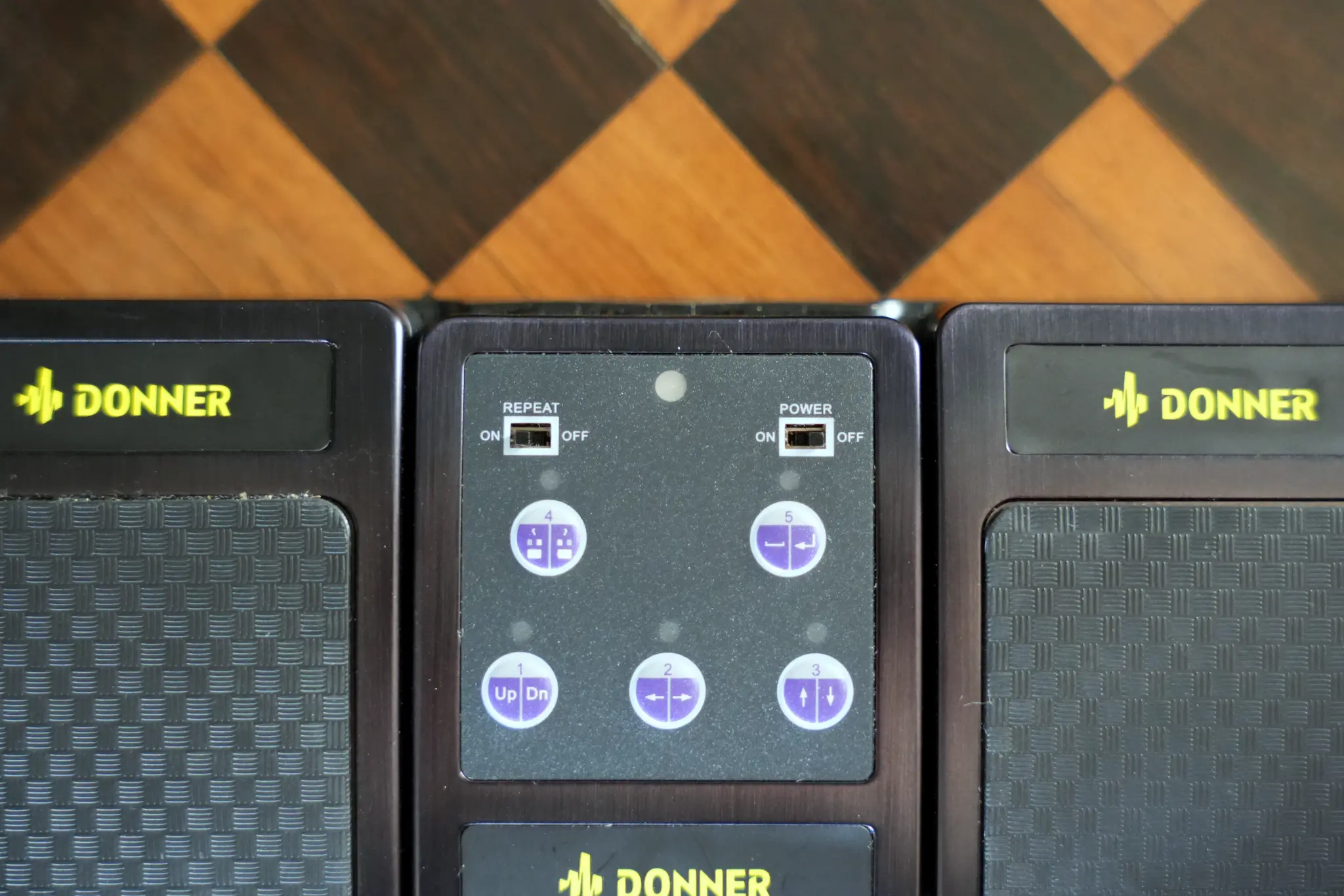 Pedal Bluetooth (detalle de botones de función de paso de páginas y desplazamiento del pedal Donner)